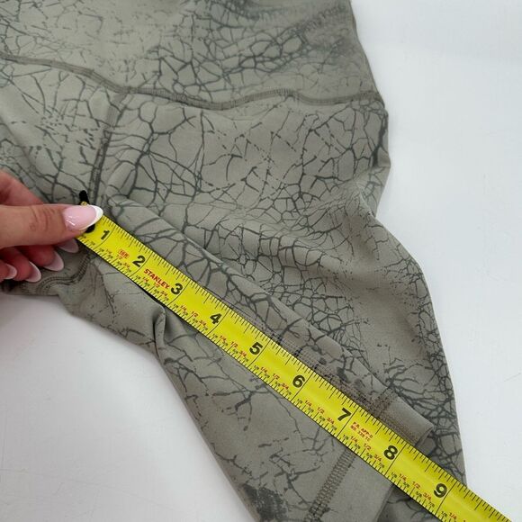 Lululemon Wunder Train High-Rise Short 8" Thread Dye Rover Black Size 2 - Picture 7 of 8